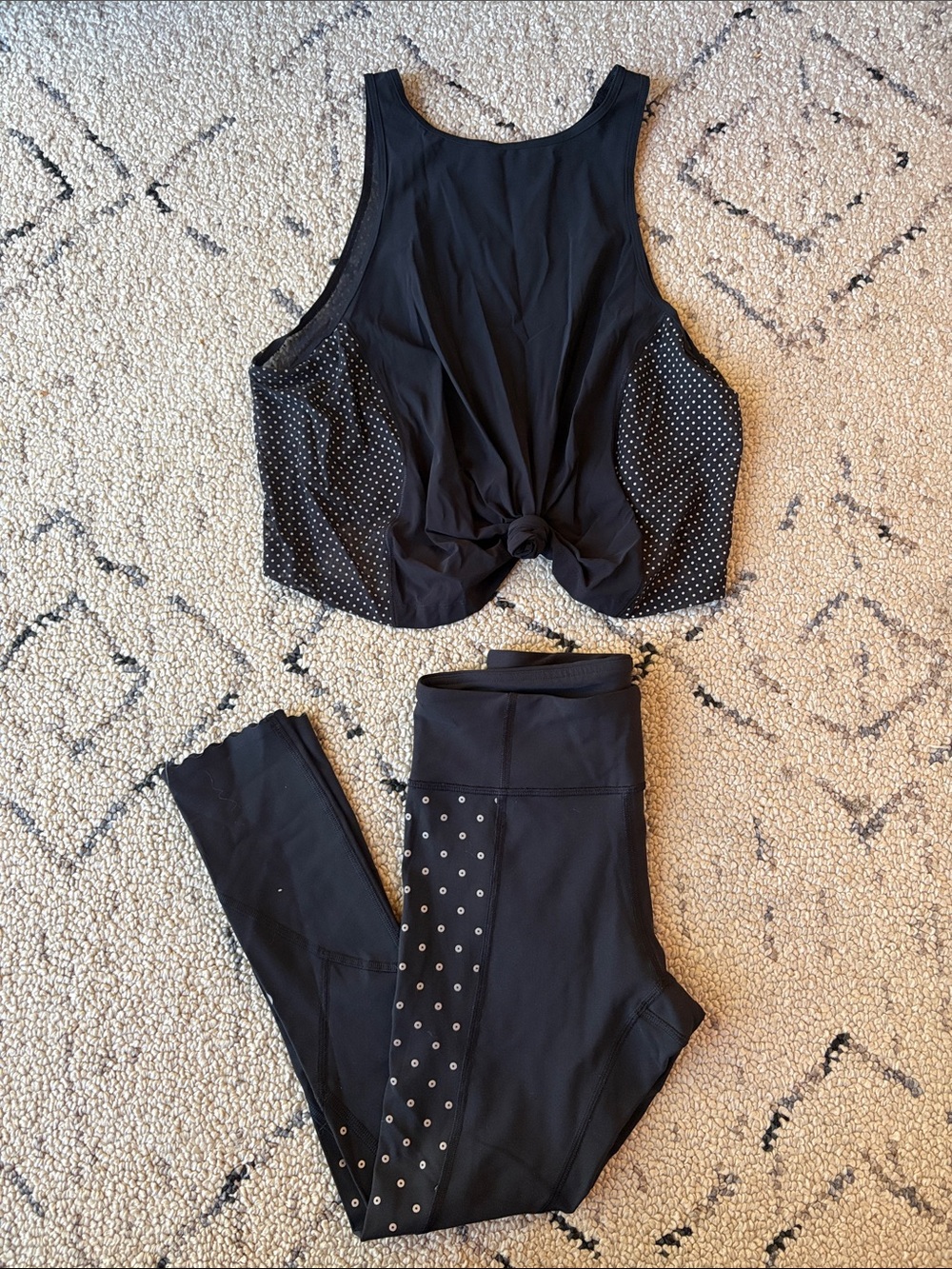 Lululemon set size 4 runners / reflection